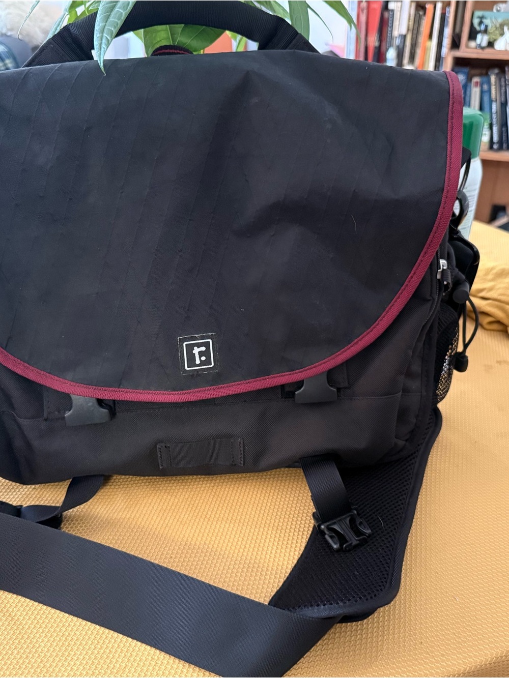 Rickshaw Bags Sutro Messenger Bag Black